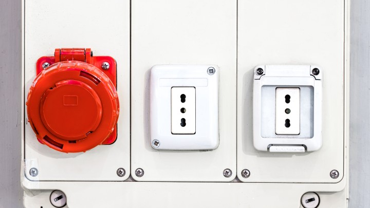 plug-230v-appliance-into-220v-outlet_electric-panels-with-sockets